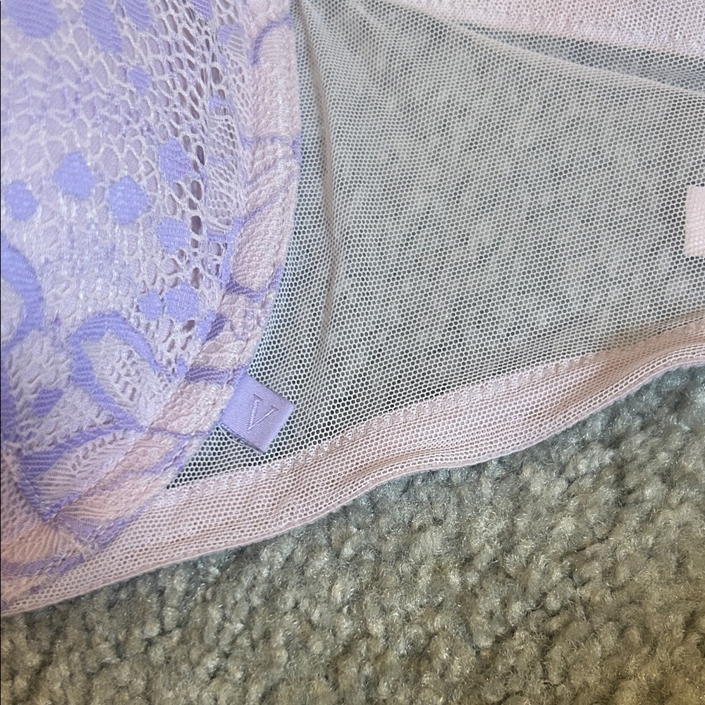 Victoria's Secret Lilac Lace Bra, 36DDD, Lightly worn - Picture 6 of 6